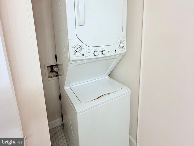 Building Photo - 7598 Gales Ct