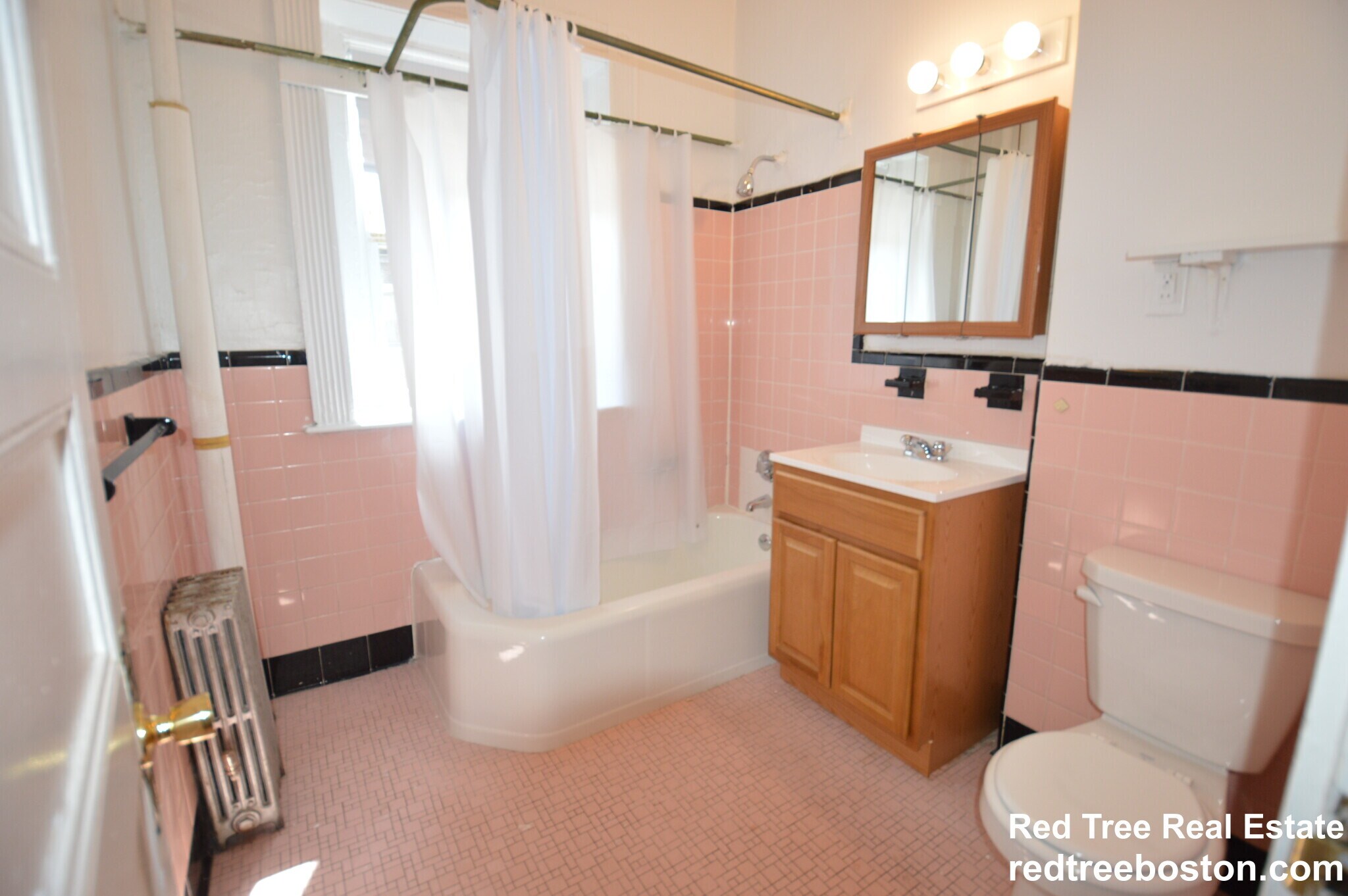 Building Photo - 1595 Beacon St