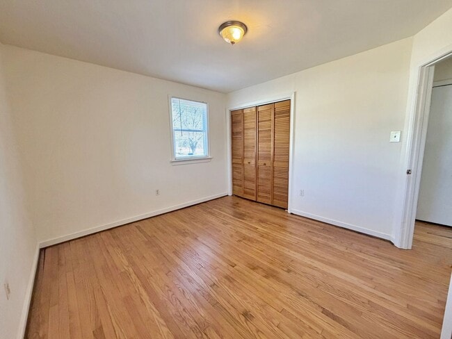 Building Photo - 3 Bedroom Brick Rancher in North Chesterfield