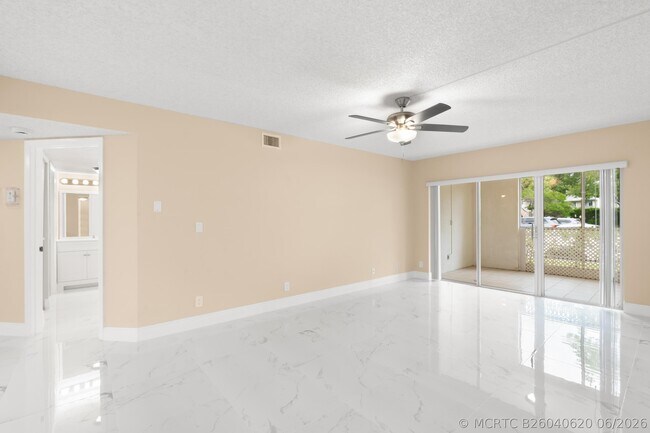 Building Photo - 9855 Westview Dr