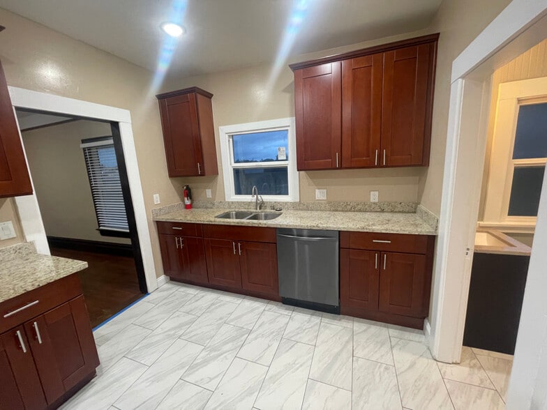 Building Photo - 1920 Sonoma Blvd