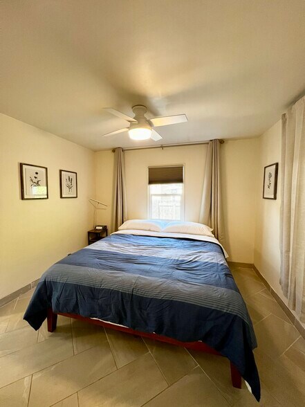 Building Photo - 530 N Quarantina St