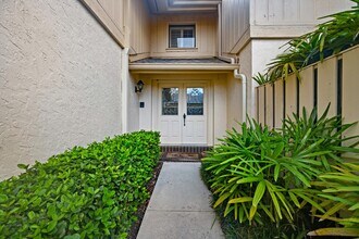 Building Photo - 16914 Waterbend Dr