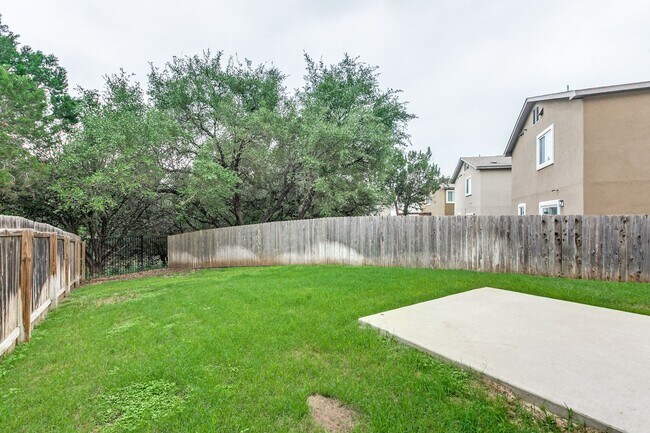Building Photo - 10302 Relic Oaks