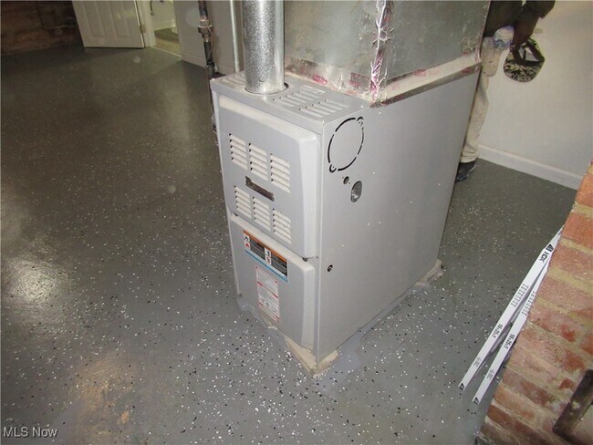 Building Photo - 12213 Mortimer Ave