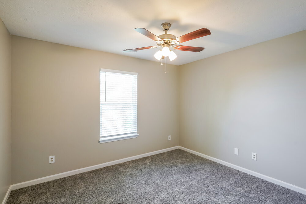 Building Photo - 630 Butternut Trce
