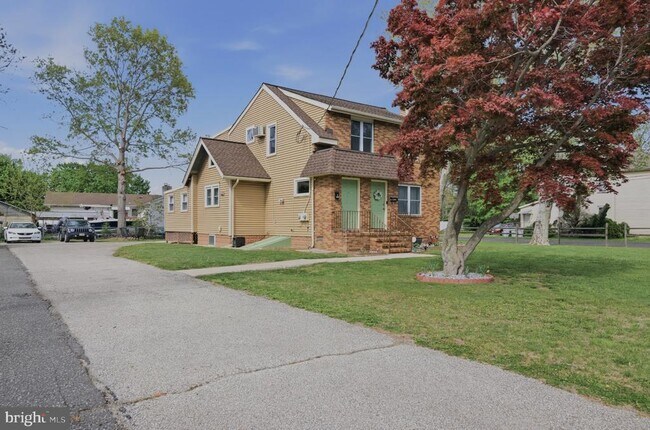 Building Photo - 1130 E Park Ave