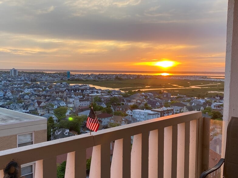 Building Photo - 100 S Berkley Sq