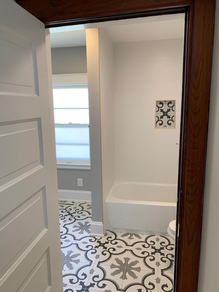 Bathroom - 23 W Franklin Ave