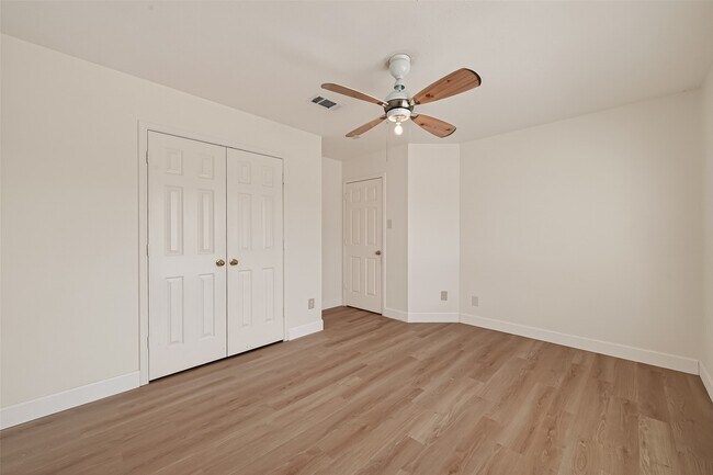 Building Photo - 15910 Clayton Bend Dr