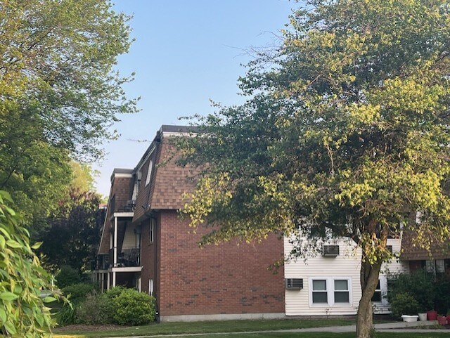 Building Photo - 80 Damon Rd