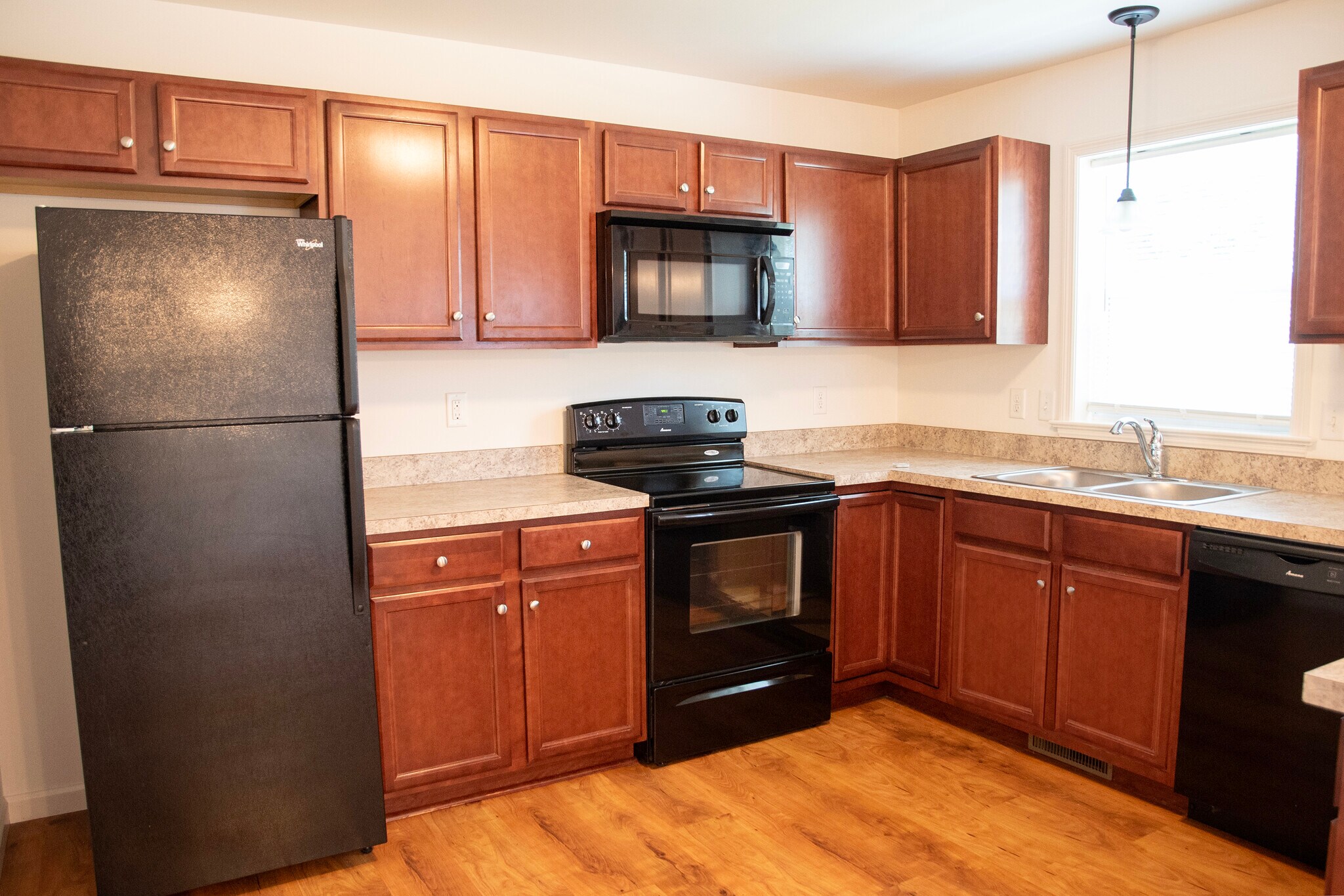 Building Photo - 635 Winding Ln