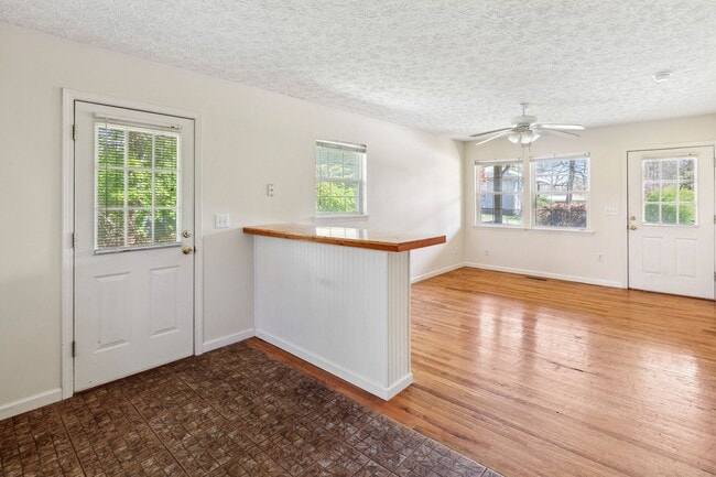 Building Photo - Black Mountain Duplex