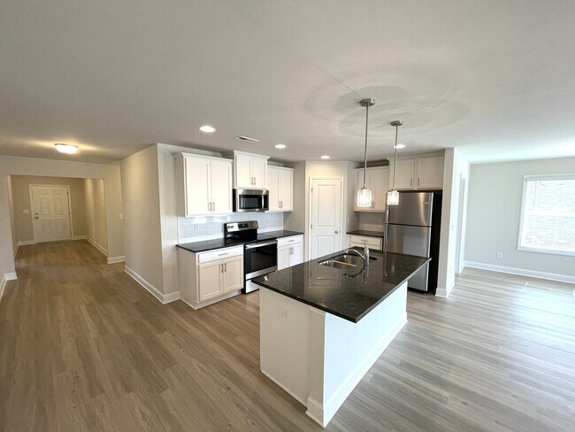 Building Photo - 12869 Tallulah Dr