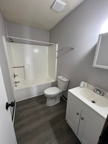 Building Photo - 2106 Pax Hill Rd