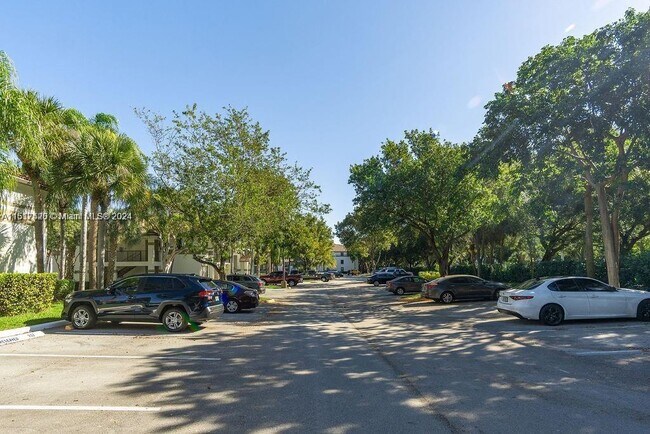 Building Photo - 640 S Park Rd