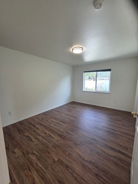 Master - 7317 W Yakima Ave