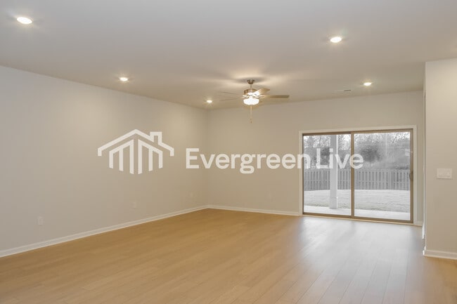 Building Photo - 230 Exeter St