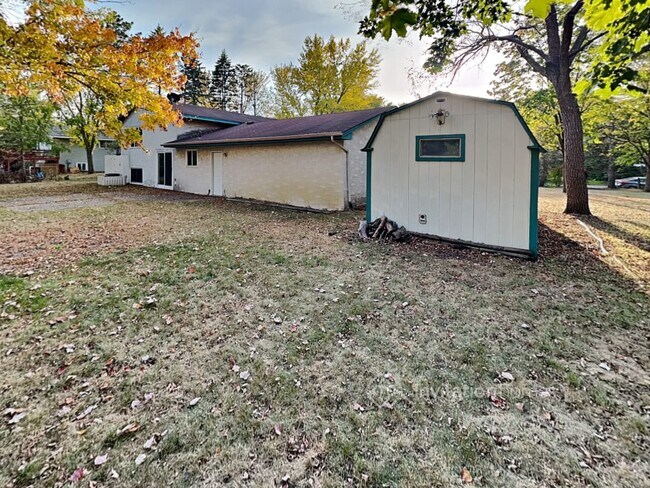 Building Photo - 3720 Roseberry Pl