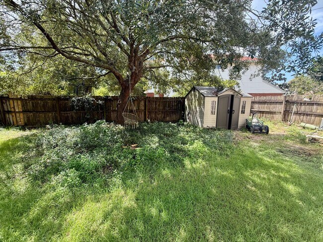 Building Photo - 447 Forest Glen Pl