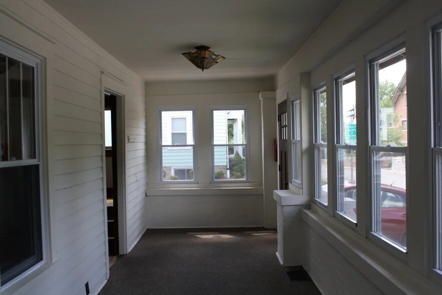 Building Photo - 112 E Cottage Grove Ave