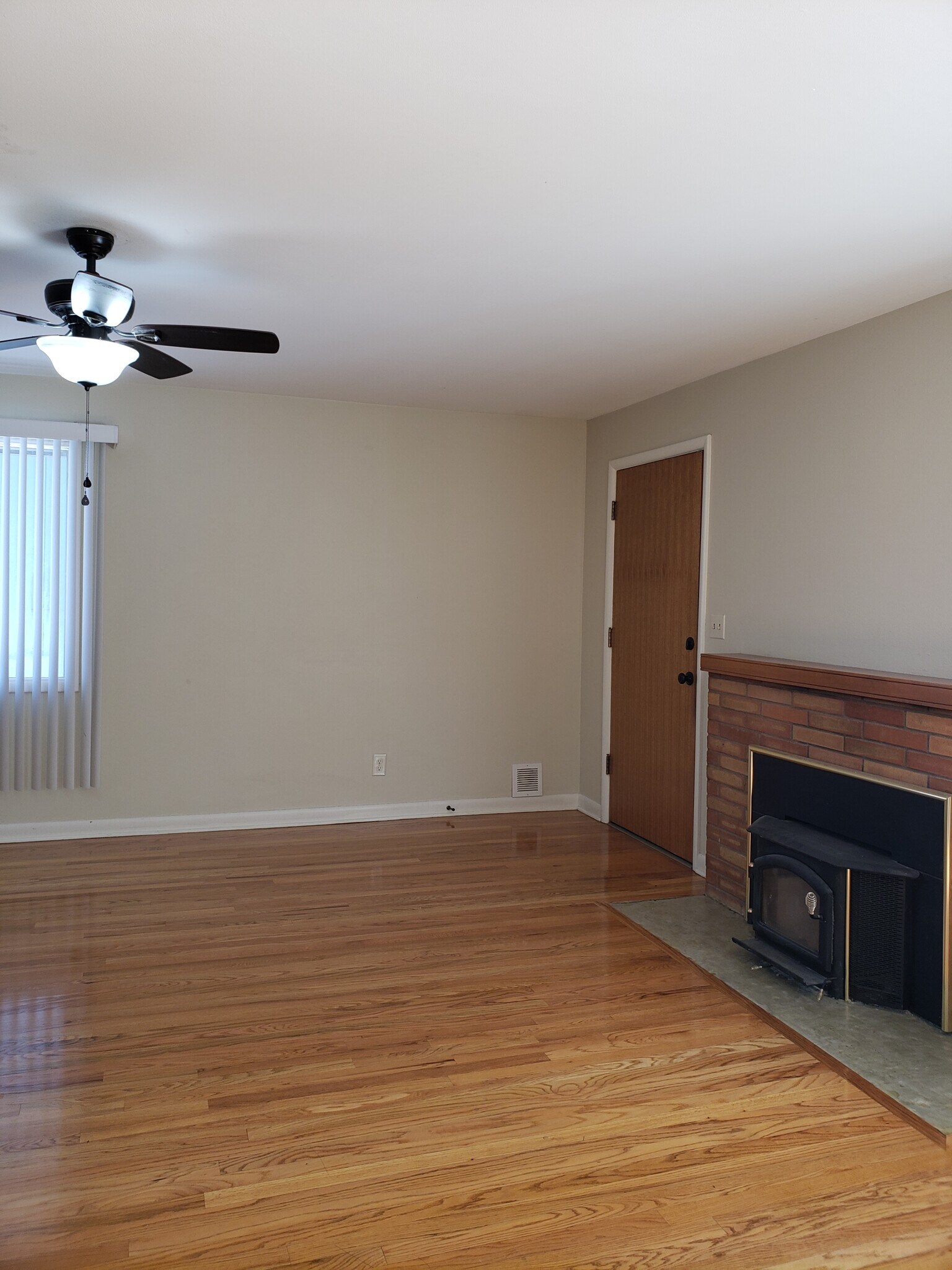 Building Photo - 3717 E 30th Ave