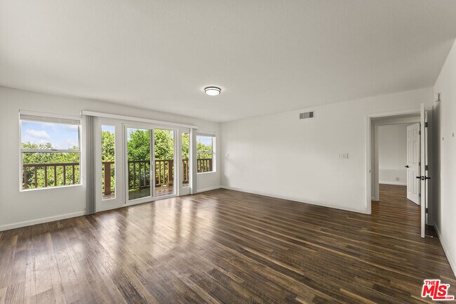 Building Photo - 11621 Sunshine Terrace