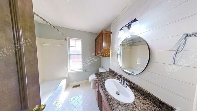 Building Photo - Spacious Edmond 4-Bed, 3-Bath Home with Storm Shelter