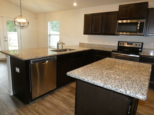 Building Photo - 5637 Peach Dr