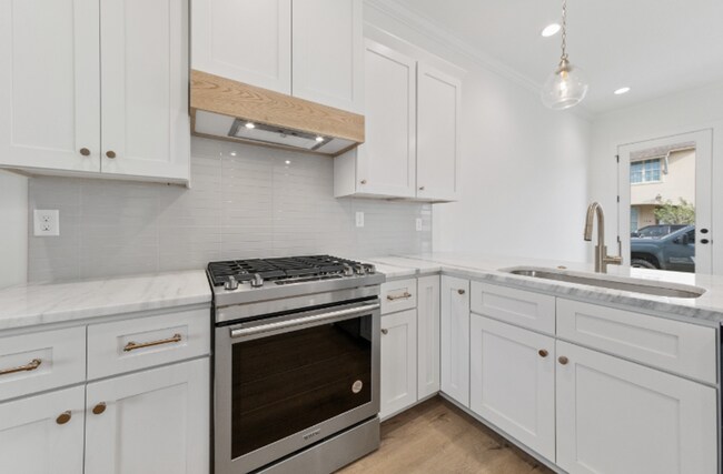 Building Photo - FOR RENT IN SUGAR MILL POND!