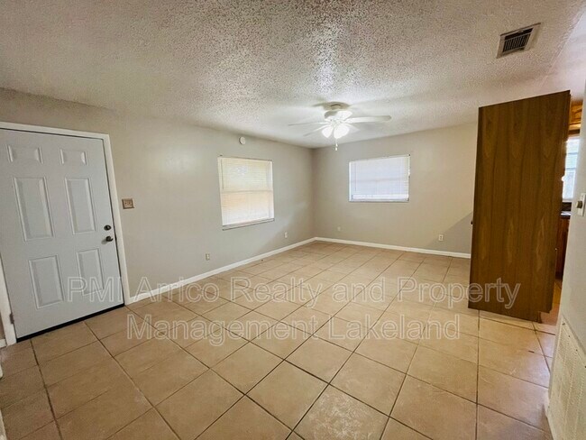 Building Photo - 1017 Caroline Ave