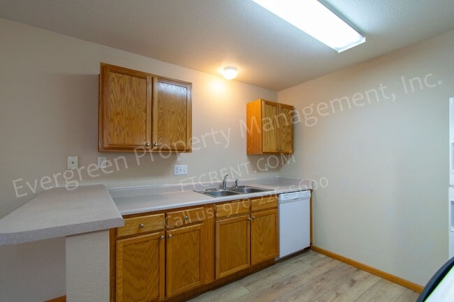 Building Photo - Amazing 2 Bedroom on City Park!