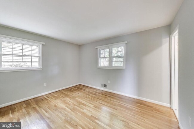 Building Photo - 14207 Gaines Ave
