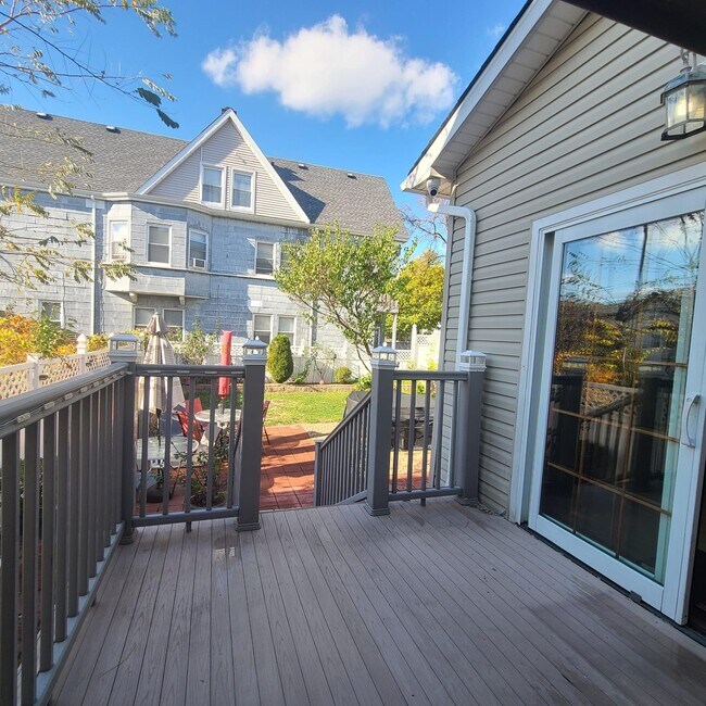 Building Photo - 561 AVENUE E