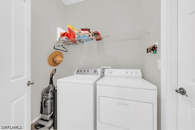 Building Photo - 28327 Hidden Lake Dr