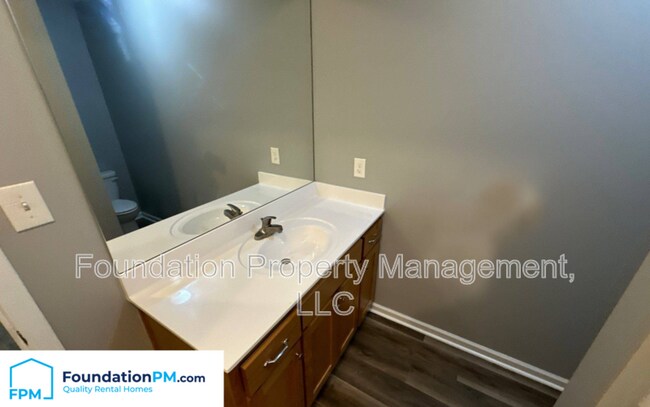 Building Photo - 238 Brook Hollow Dr