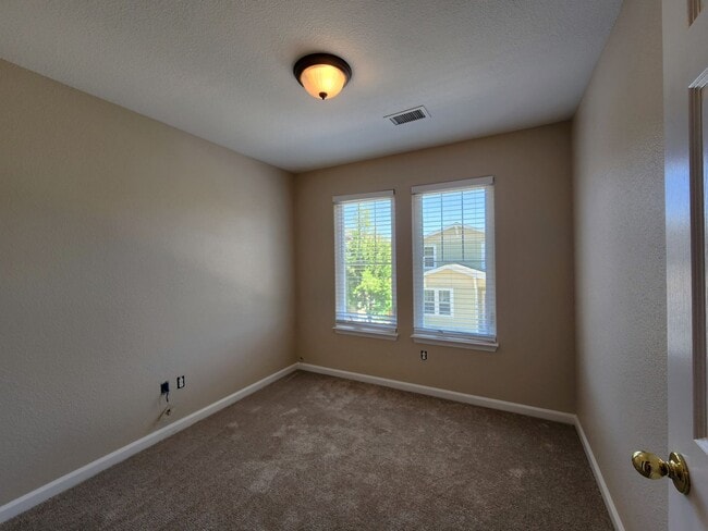 Building Photo - 3 Bedroom Home in Gardnerville Ranchos