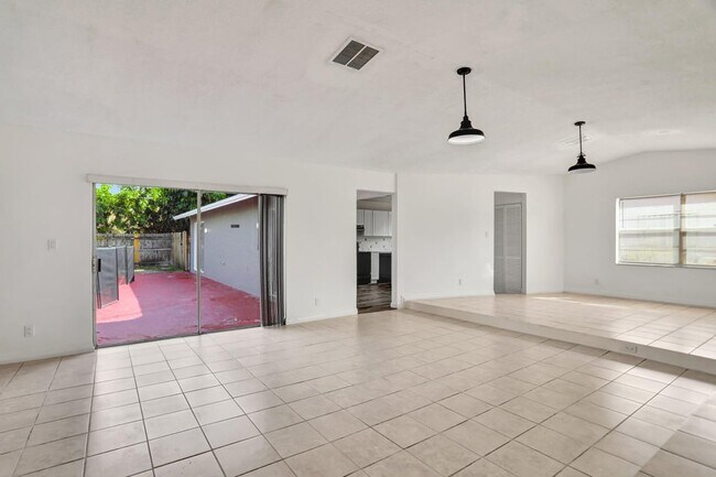 Building Photo - 8211 NW 45th Ct