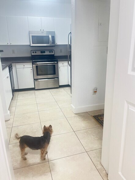 Building Photo - 304 E South St