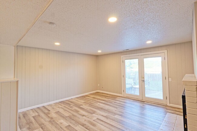 Building Photo - Spacious 3-Bedroom Attached Villa with Finished Basement & Private Fenced Yard!