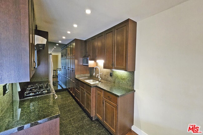 Building Photo - 382 E California Blvd