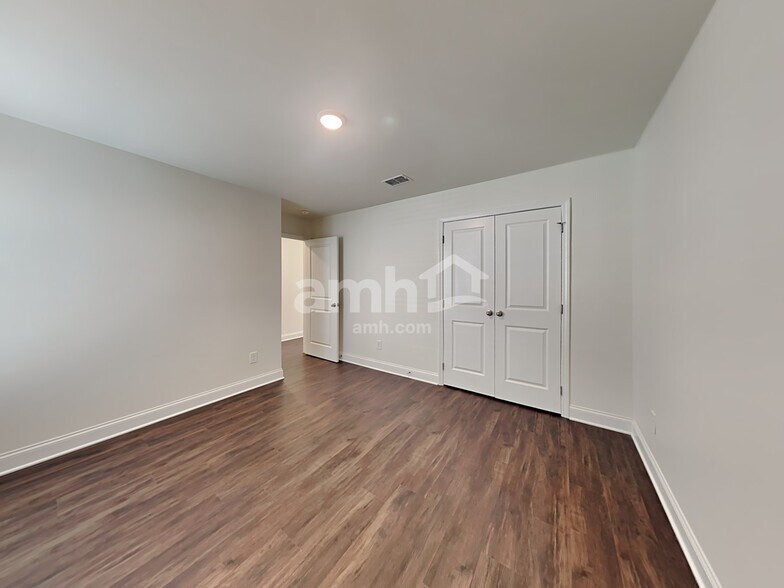 Building Photo - 845 Headland Wy