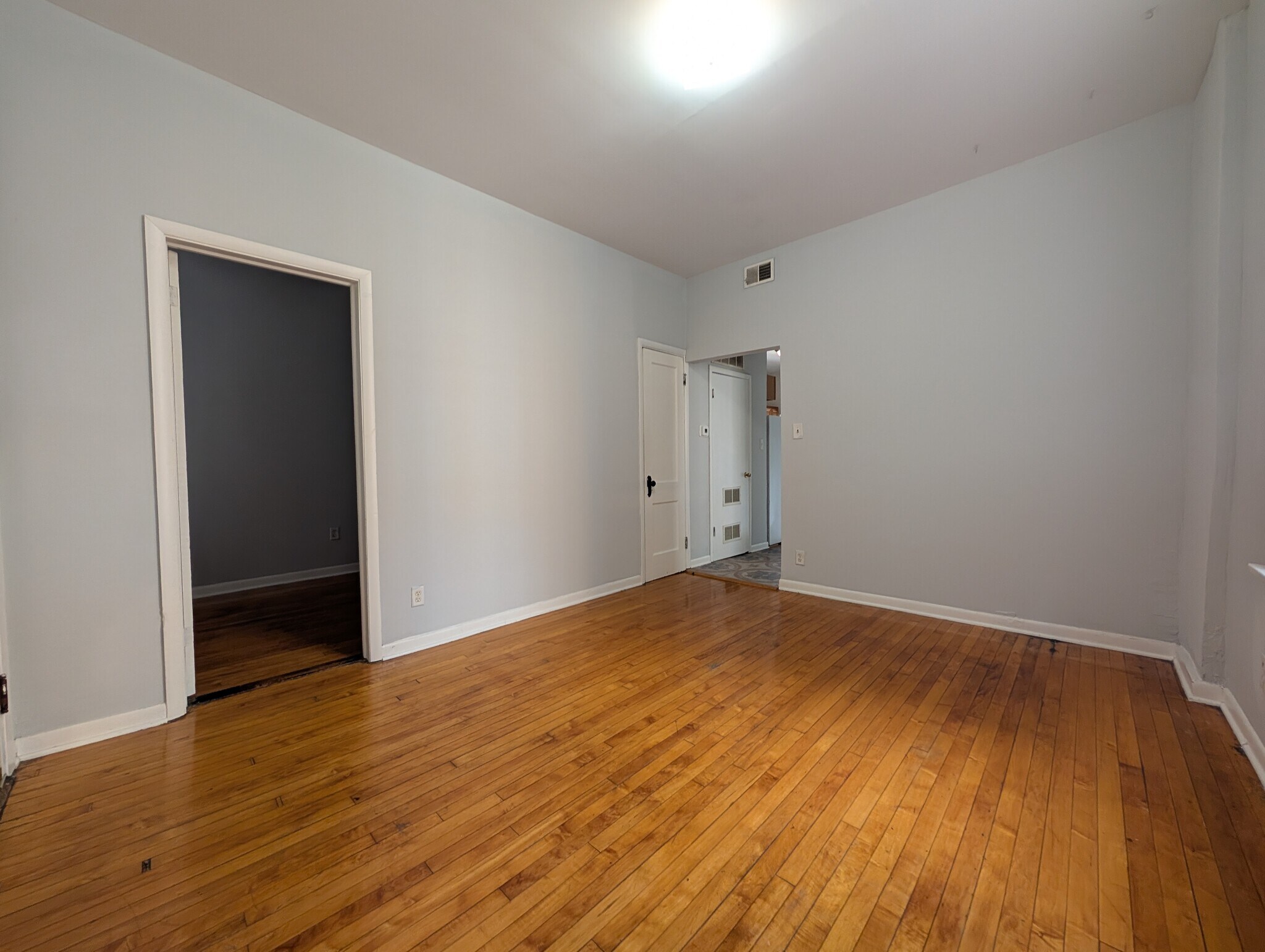 Building Photo - 1422 N Maplewood Ave