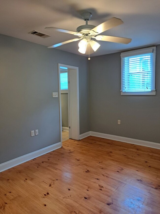 Building Photo - Single Family Home- 2 BR/2BA in Upper Mid-...