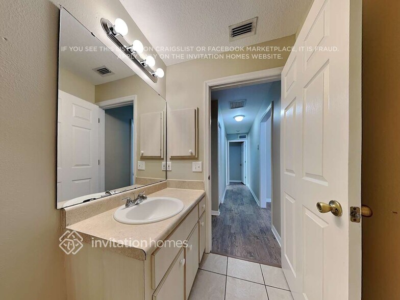 Building Photo - 4516 30th Ln E