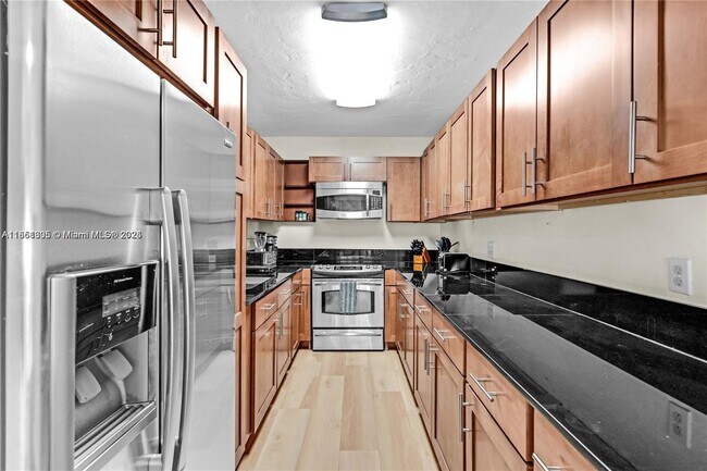 Building Photo - 927 SW 15th Ave