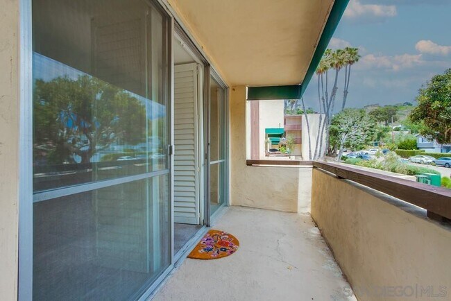 Building Photo - 6333 La Jolla Blvd