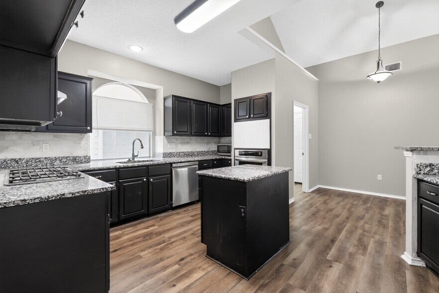 Building Photo - 1624 Ariel Dr