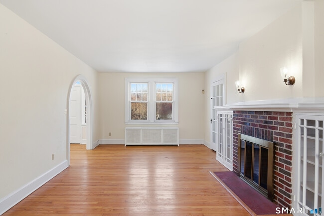 Building Photo - 815 E Main St