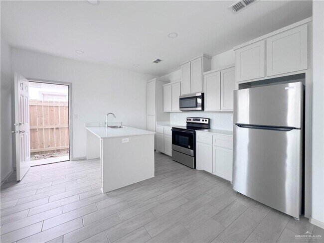 Building Photo - 28 Shavano Dr